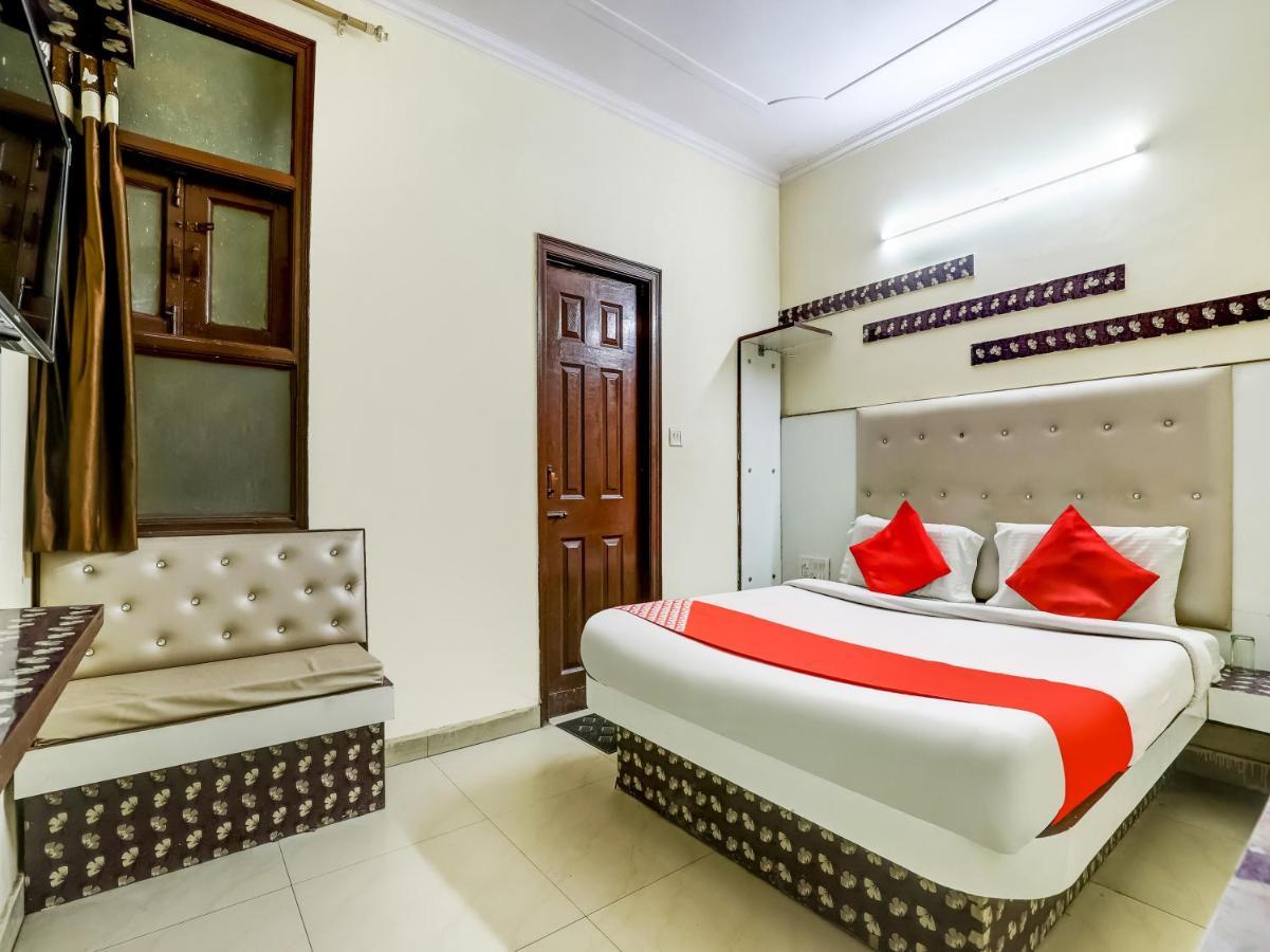 Oyo 75948 Hotel Tushar Continental Nuova Delhi Esterno foto
