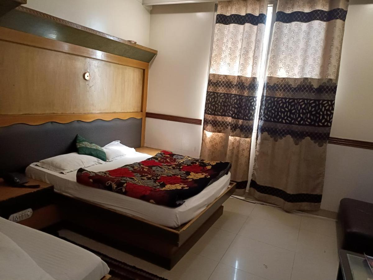 Oyo 75948 Hotel Tushar Continental Nuova Delhi Esterno foto